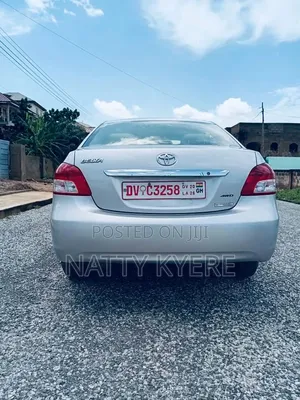 Toyota Belta 2010 Silver