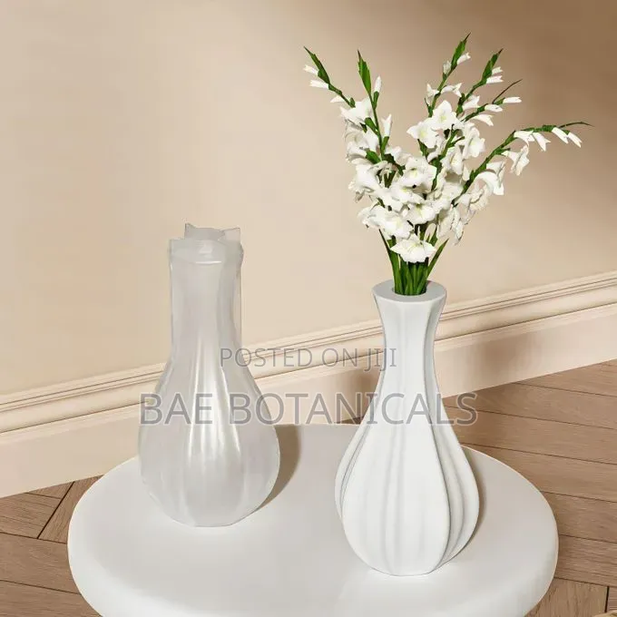 Long Curvy Vase Gypsum Mold