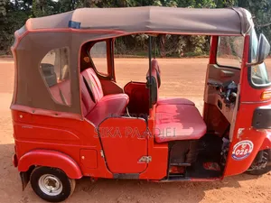 Bajaj Avenger 150 Street 2025 Red