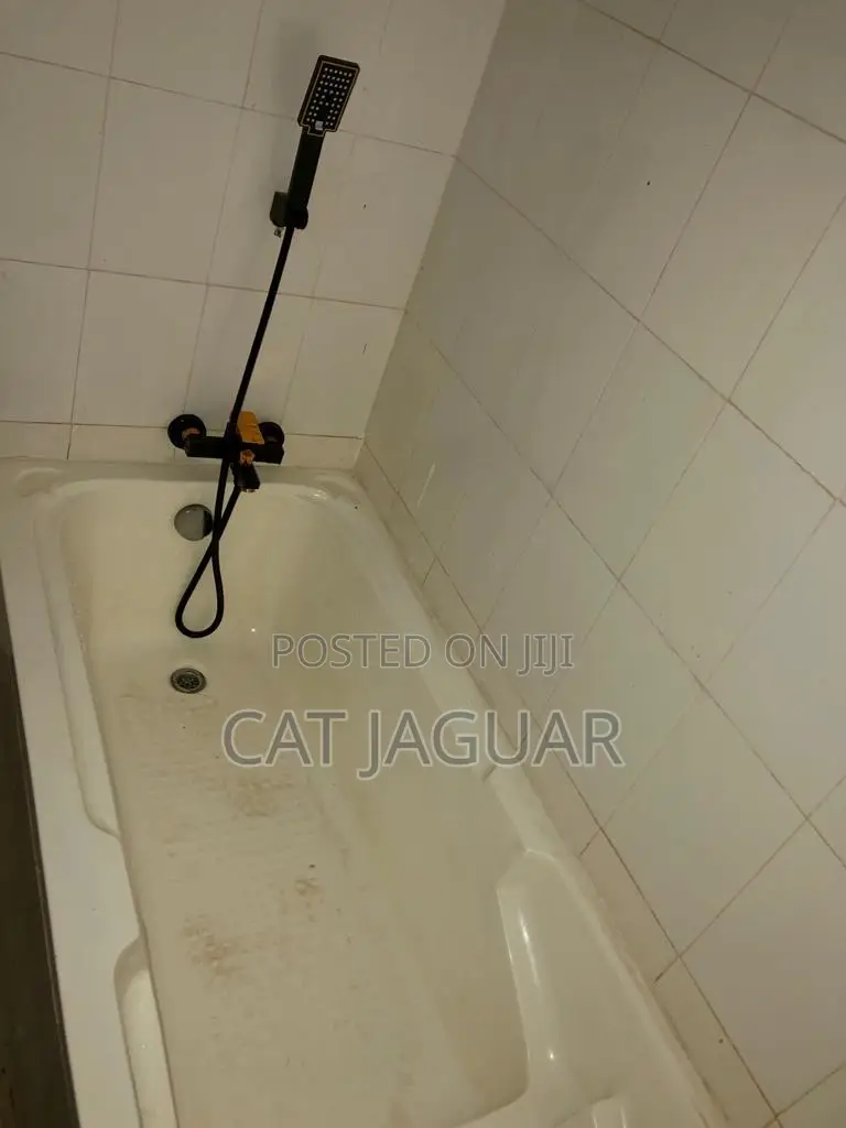 4bdrm Apartment in Adenta Ssnit Flats for sale