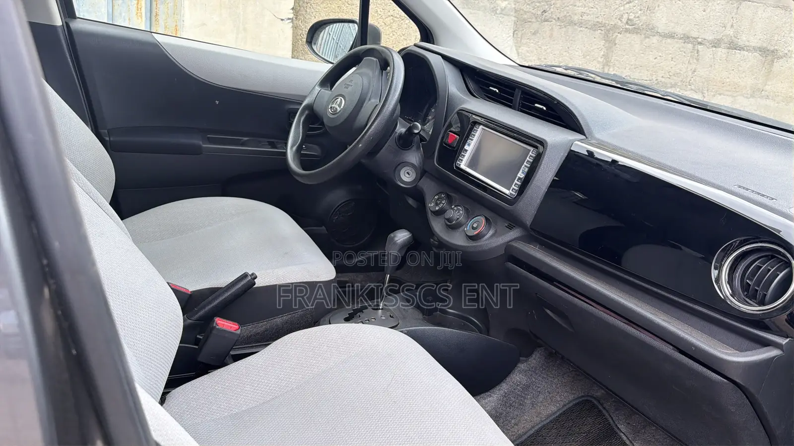 Toyota Vitz 1.3 AWD 5dr 2012 Gray
