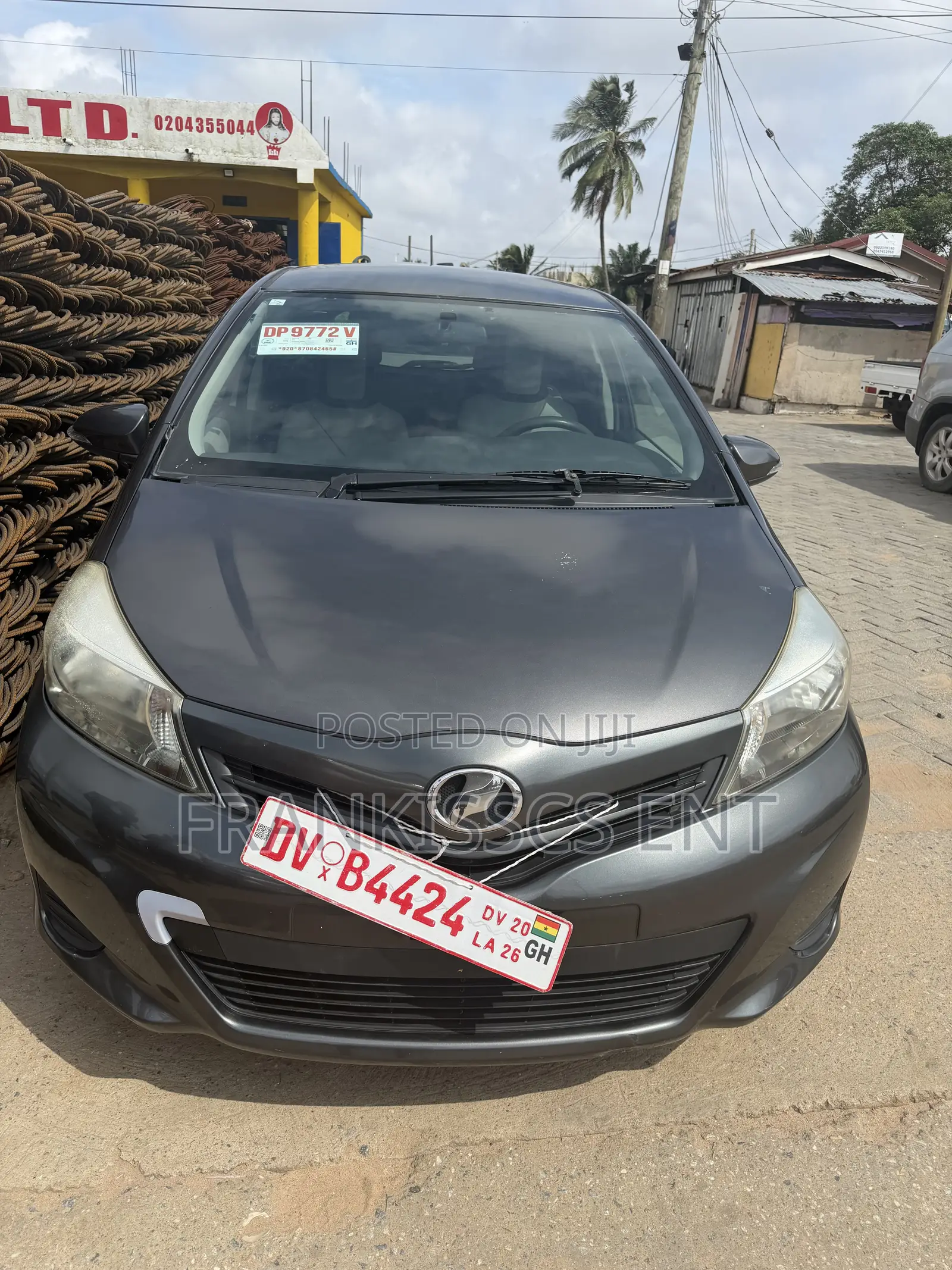 Toyota Vitz 1.3 AWD 5dr 2012 Gray