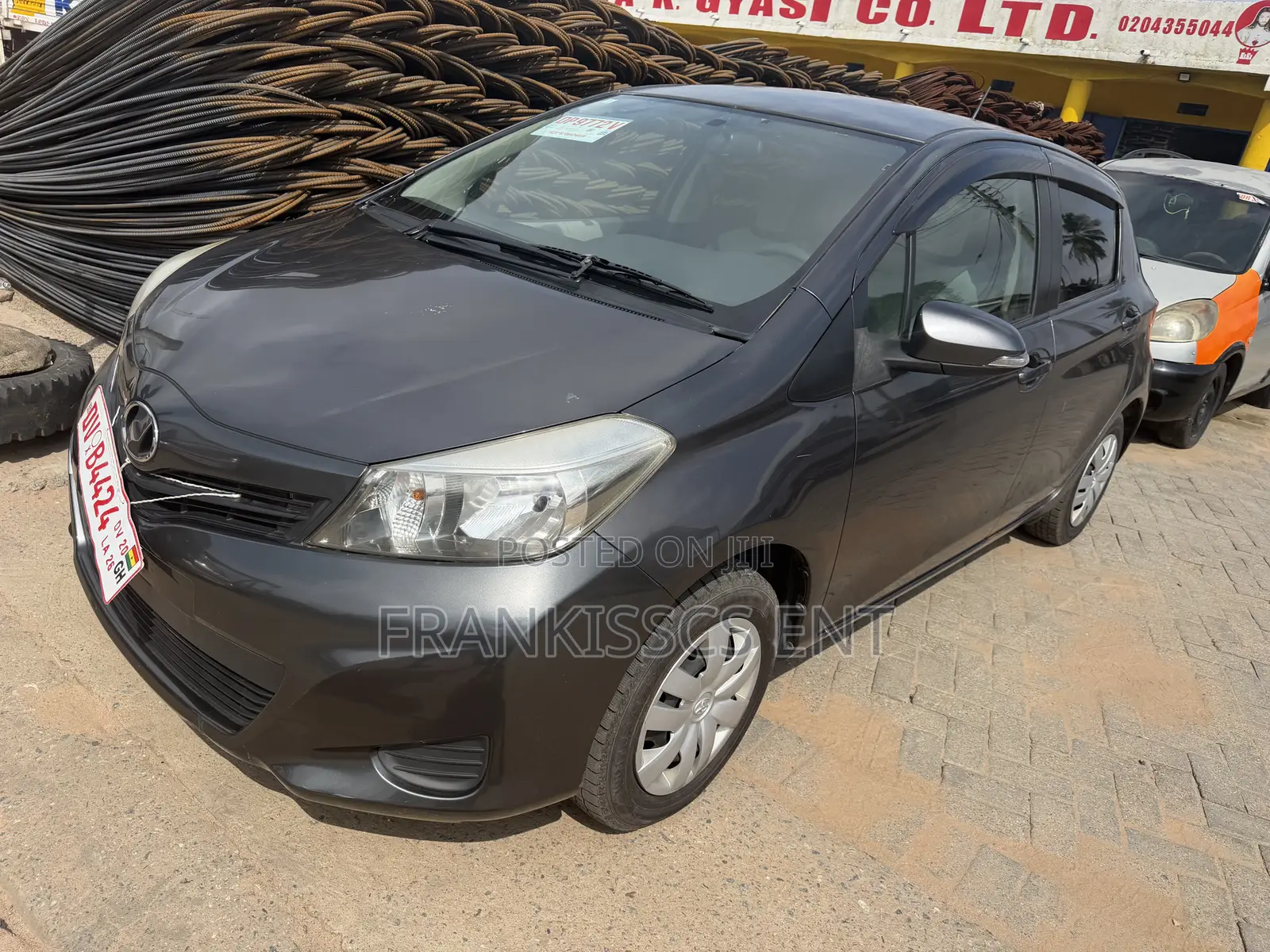 Toyota Vitz 1.3 AWD 5dr 2012 Gray