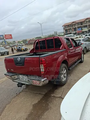 Nissan Navara 2012 Red