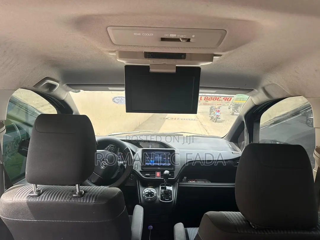 Toyota Voxy 2015 Black