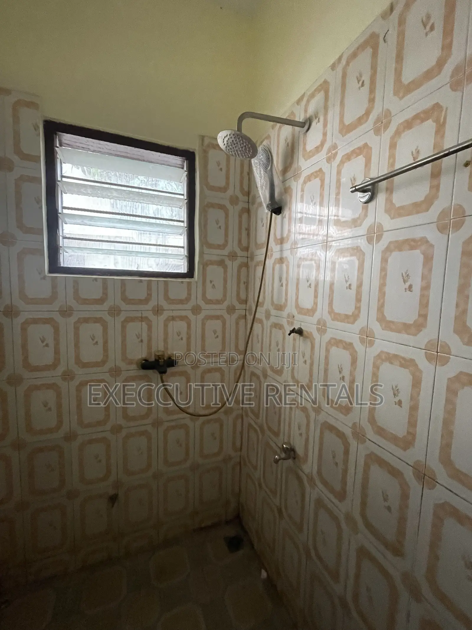 3bdrm Apartment in Kwashieman for rent