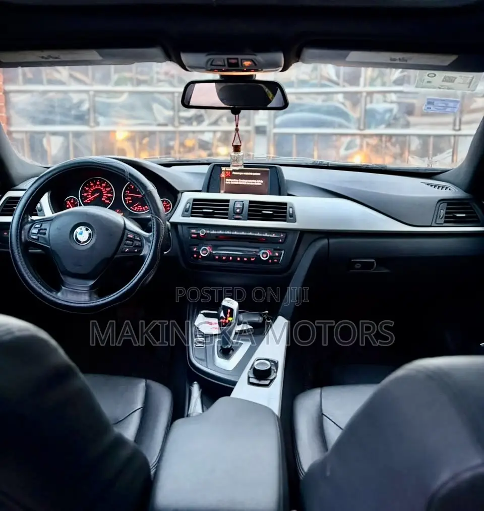 BMW 320i SV Premium 2014 Blue