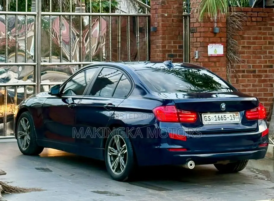 BMW 320i SV Premium 2014 Blue