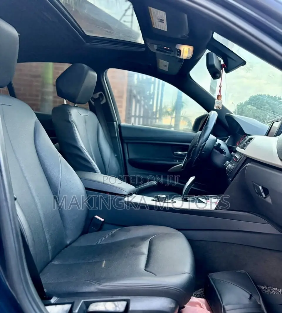BMW 320i SV Premium 2014 Blue