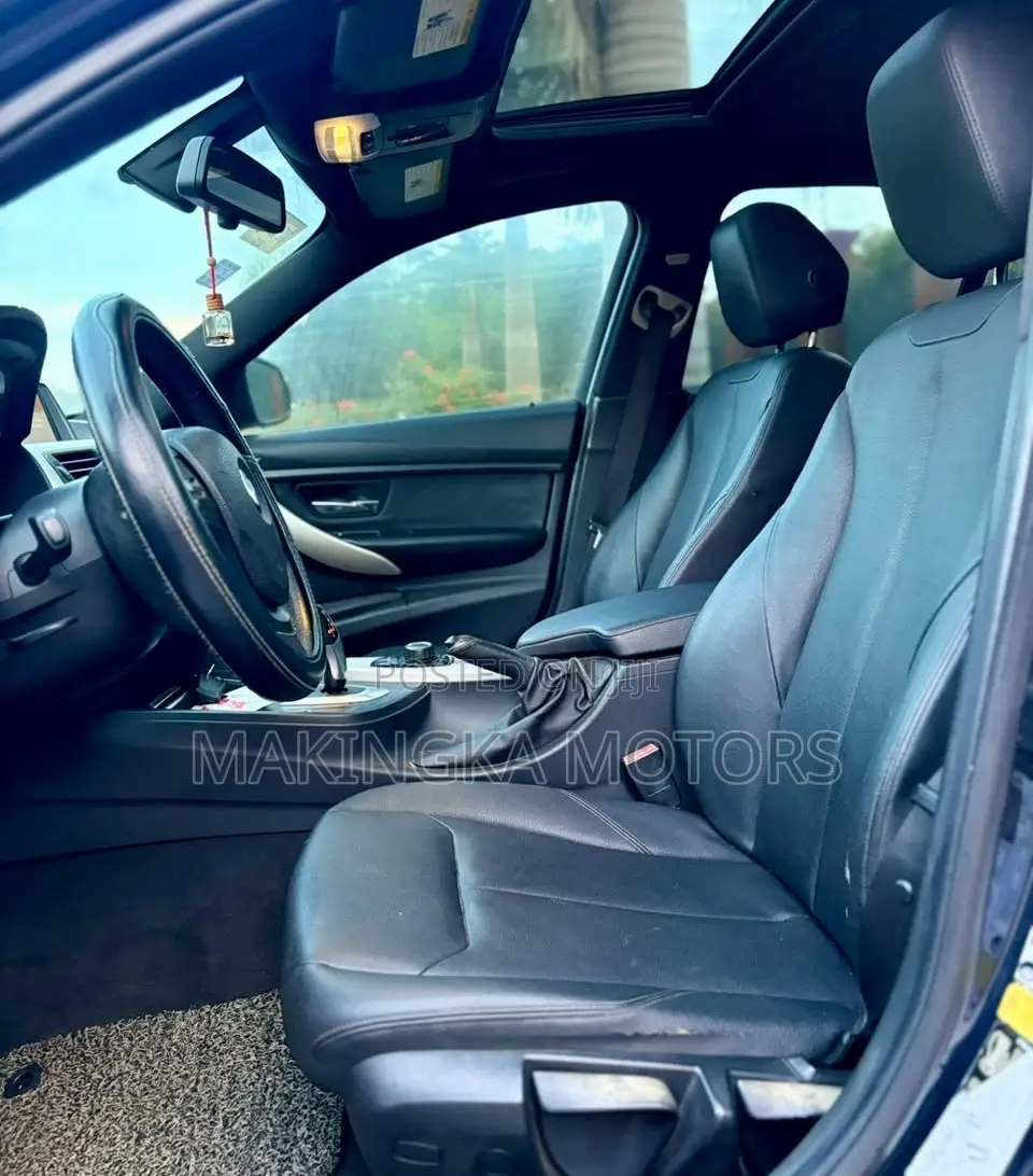 BMW 320i SV Premium 2014 Blue