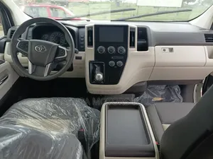 Toyota HiAce 2021 White