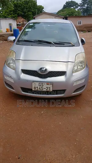Toyota Vitz 1.5 FWD 5dr 2010 Silver