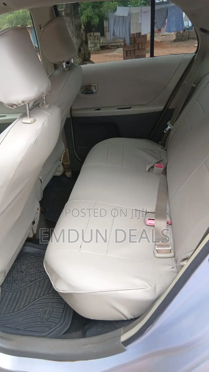 Toyota Vitz 1.5 FWD 5dr 2010 Silver