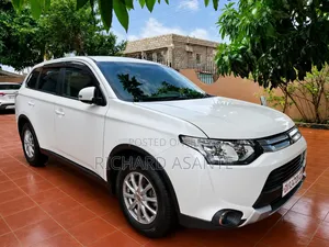 Mitsubishi Outlander SE 4dr SUV AWD (2.4L 4cyl CVT) 2015 Pearl