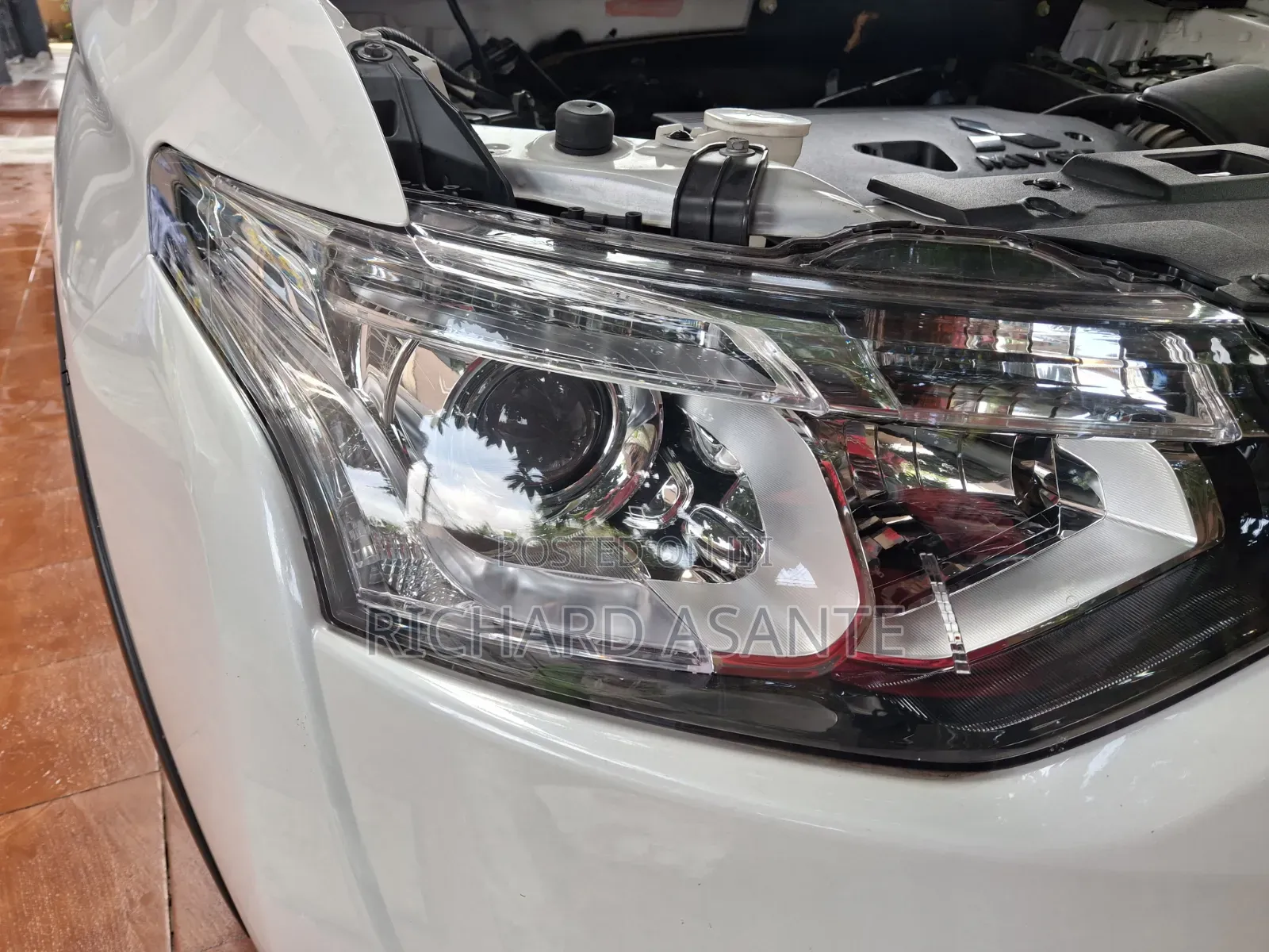 Mitsubishi Outlander SE 4dr SUV AWD (2.4L 4cyl CVT) 2015 Pearl