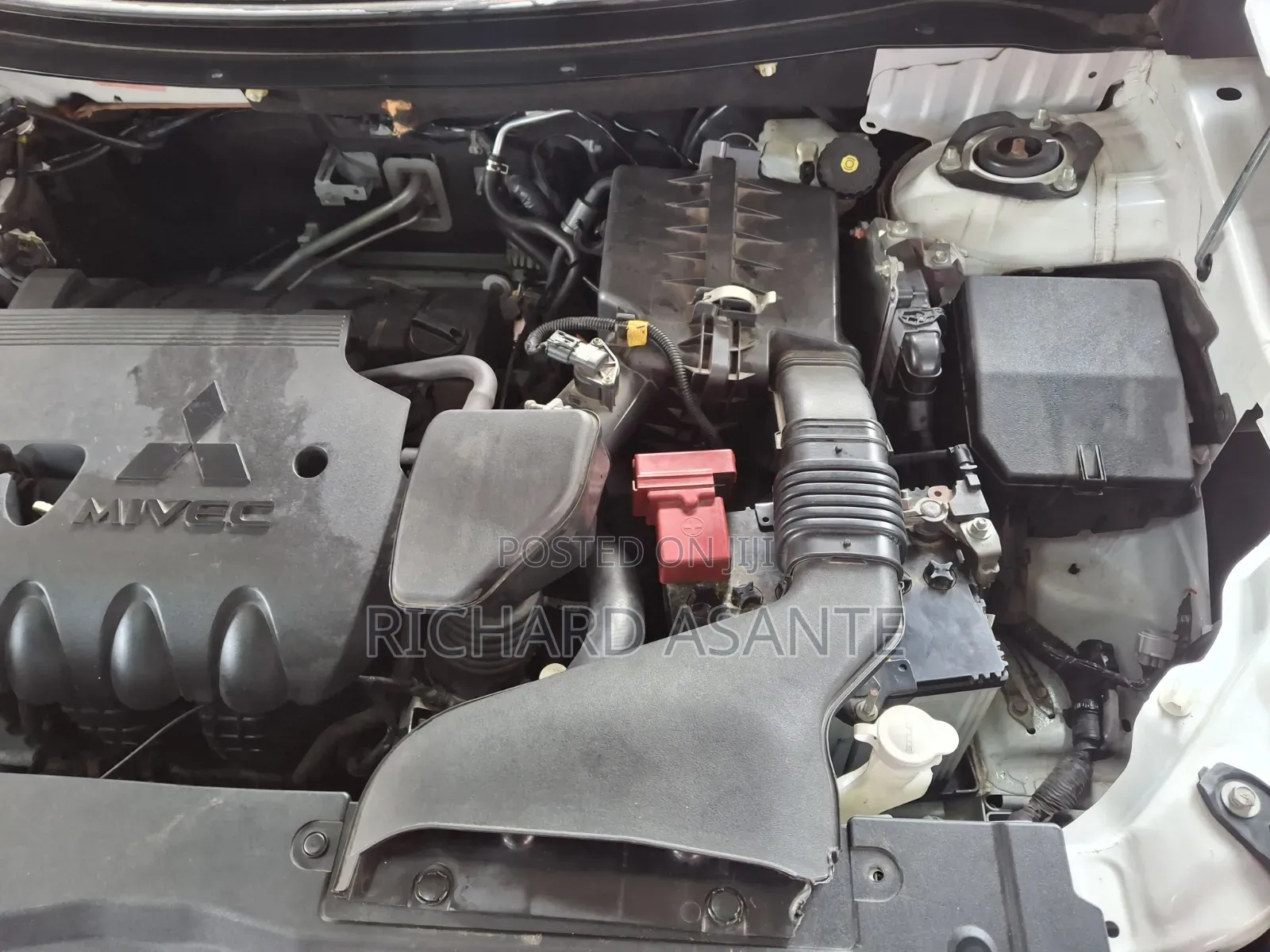 Mitsubishi Outlander SE 4dr SUV AWD (2.4L 4cyl CVT) 2015 Pearl