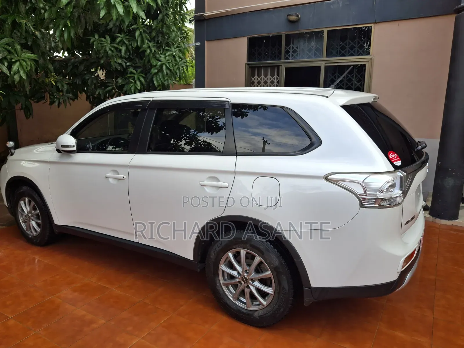 Mitsubishi Outlander SE 4dr SUV AWD (2.4L 4cyl CVT) 2015 Pearl