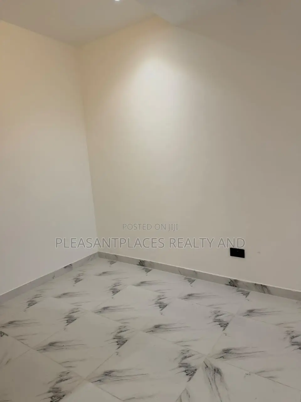3bdrm House in Pleasantplaces And, East Legon for sale