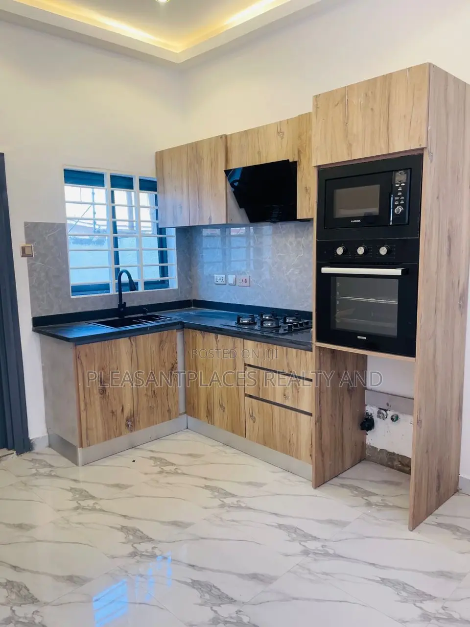 2bdrm House in Pleasantplaces And, East Legon for sale