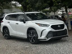 Toyota Highlander XSE 2022 White