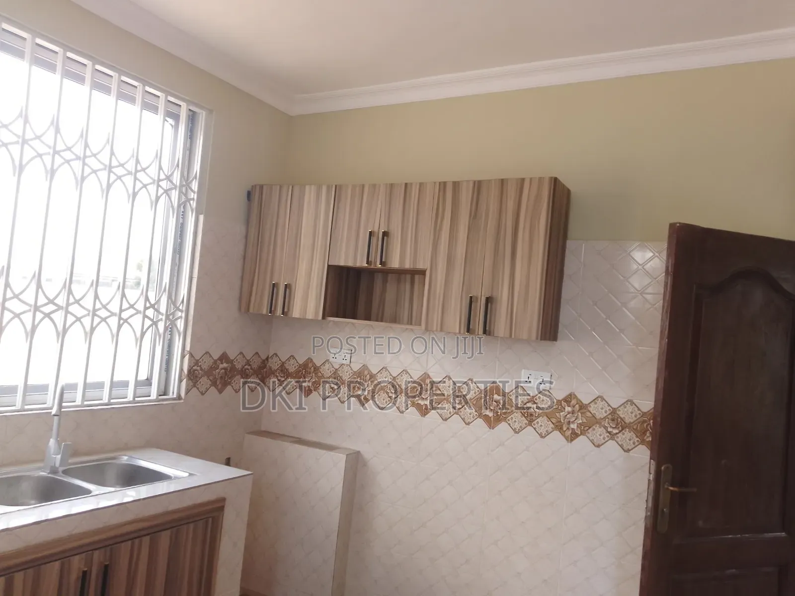 3bdrm House in Dki Properties, Valley View Area for rent