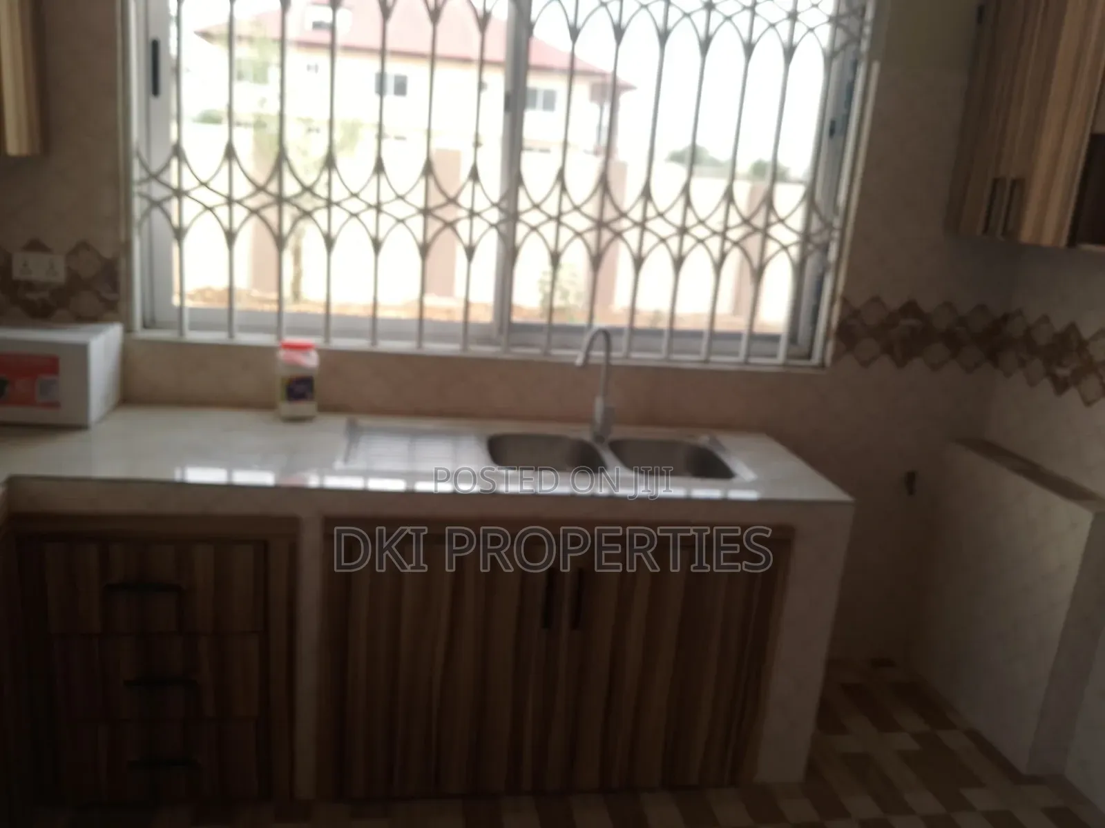 3bdrm House in Dki Properties, Valley View Area for rent