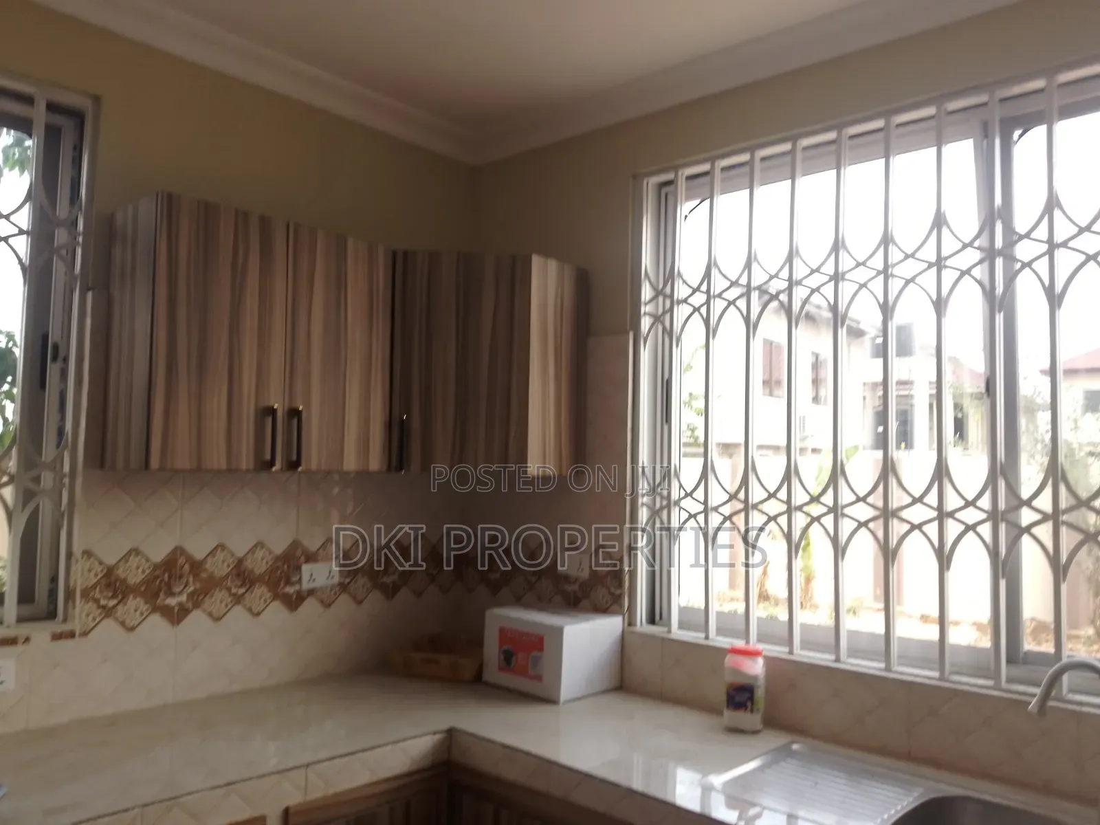 3bdrm House in Dki Properties, Valley View Area for rent