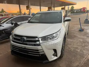 Toyota Highlander XLE 2019 White