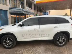 Toyota Highlander XLE 2019 White
