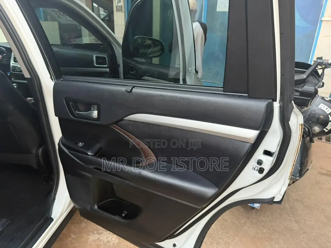 Toyota Highlander XLE 2019 White