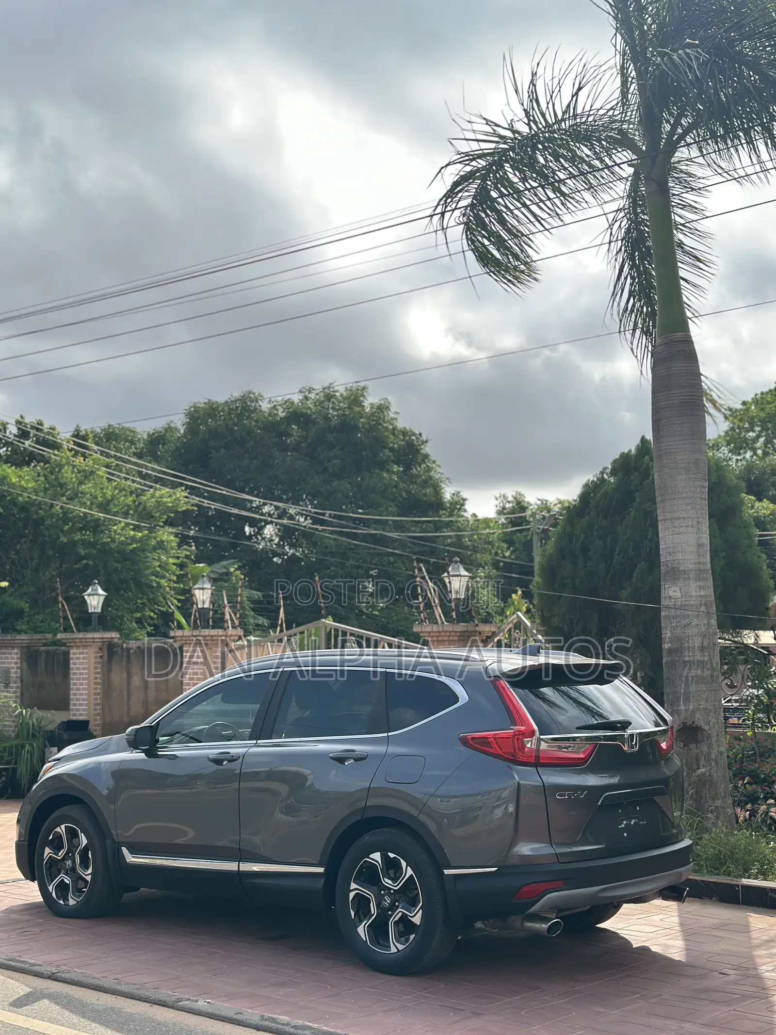 Honda CR-V Touring AWD 2019 Gray