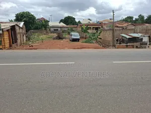 Main Road One Plot of Land for Sale in Sokoban to Tred