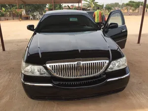 Lincoln Town Car Signature Limited 2010 Black