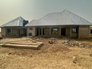 7bdrm House in Nyeshie, Tamale Municipal for sale