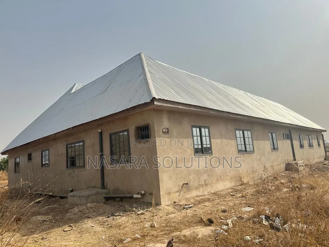 7bdrm House in Nyeshie, Tamale Municipal for sale