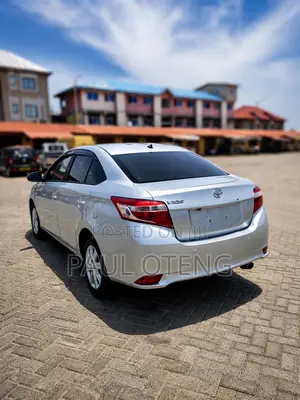 Toyota Yaris 2018 Gray