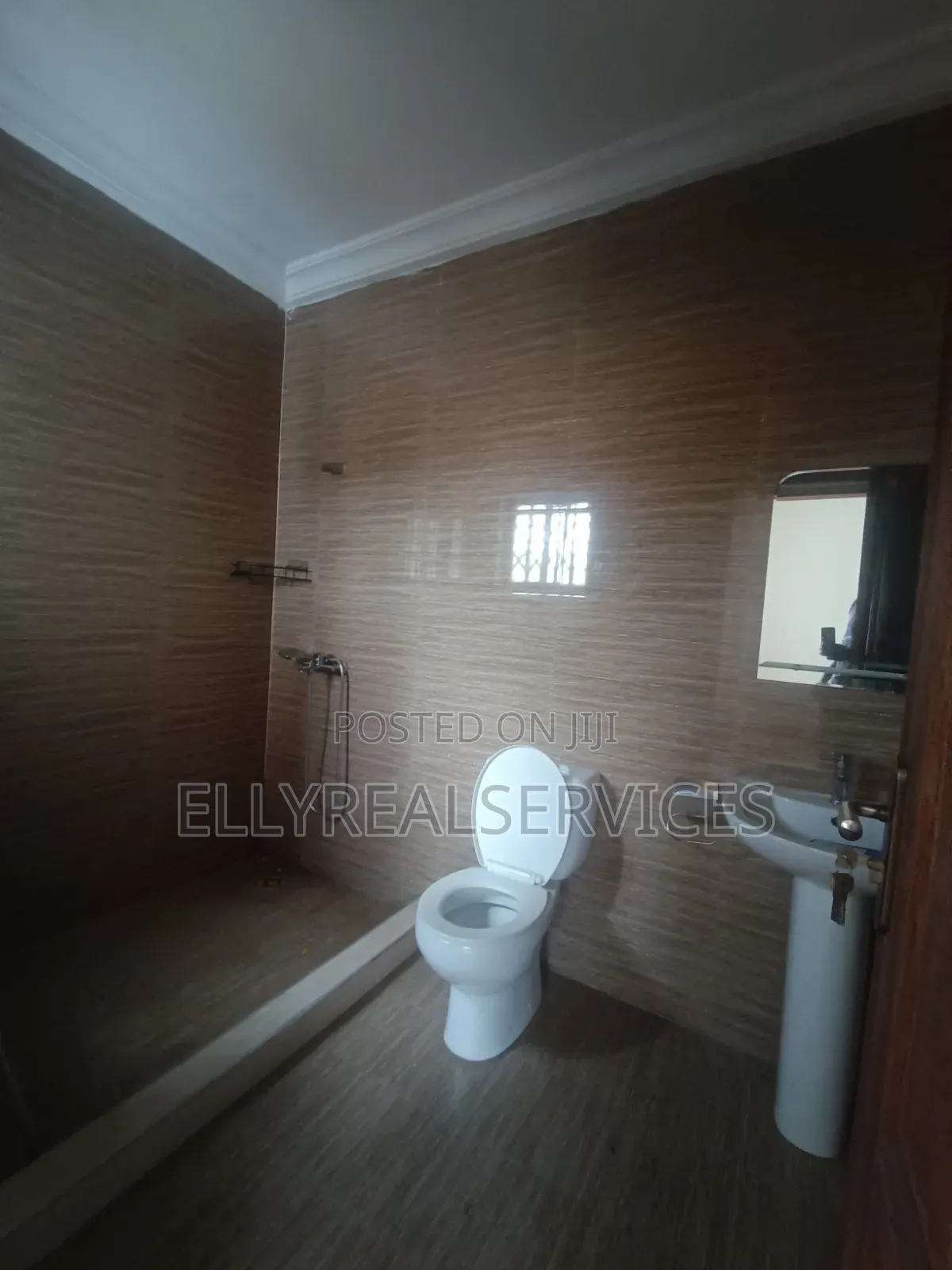 3bdrm Apartment in Ellyrealservices, Owusu Ansah for rent