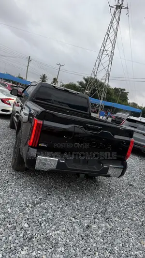Toyota Tundra 2024 Black