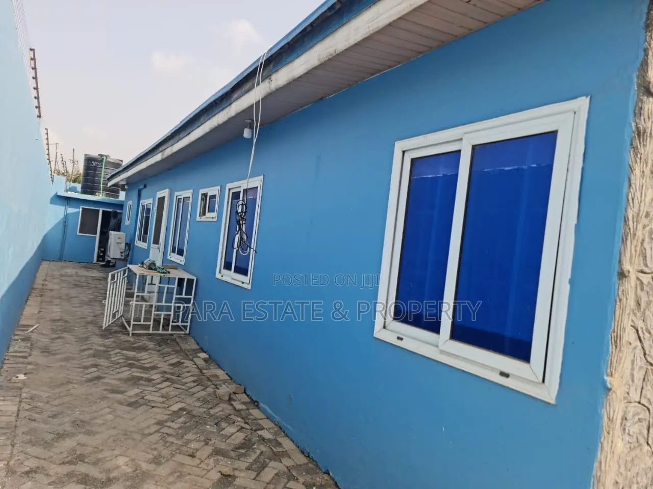 4bdrm House in Awoshie, Odorgonno for sale