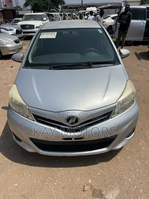 Toyota Vitz 1.3 FWD 5dr 2013 Silver