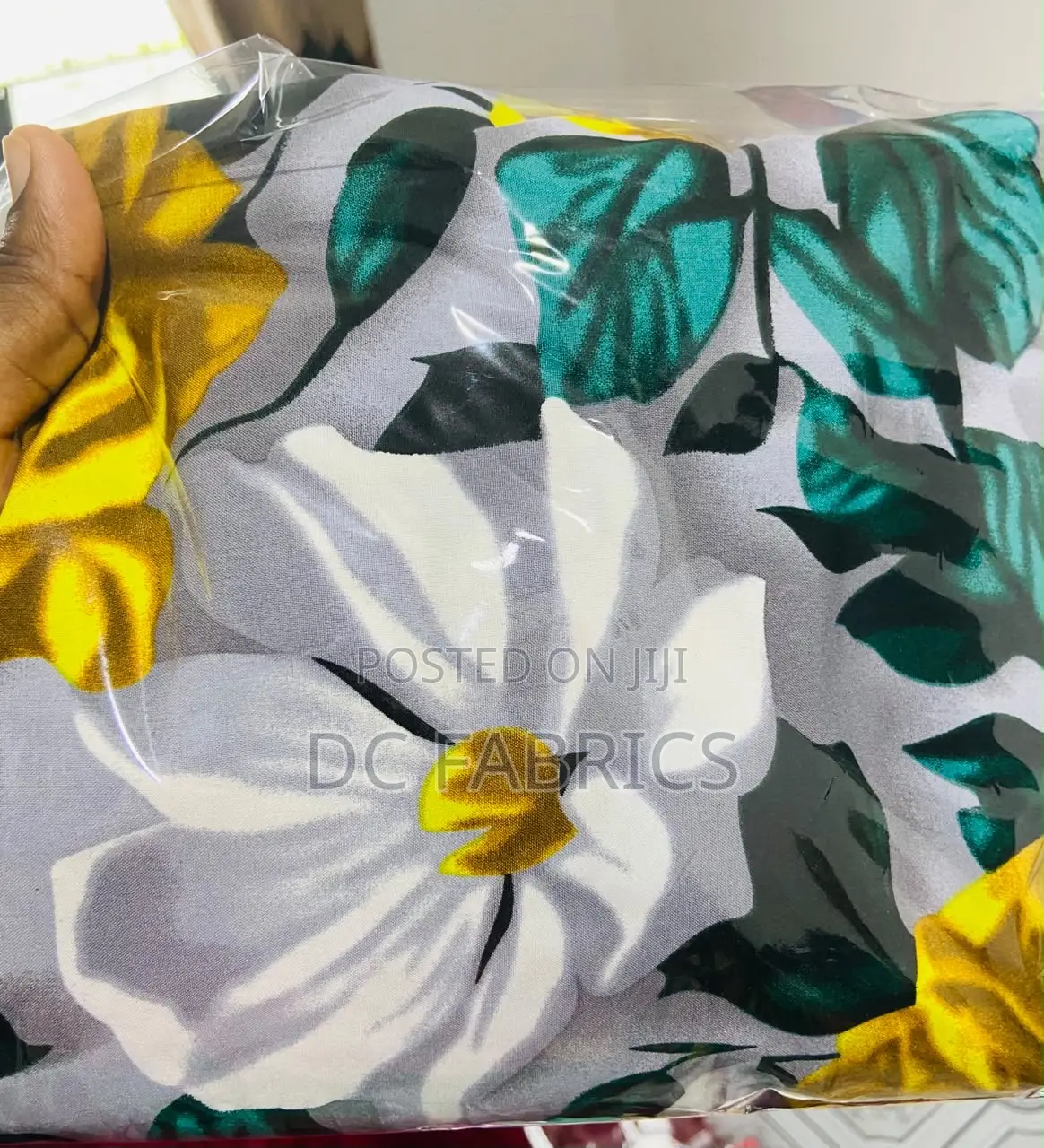 🔥Vintage Crepe Fabric – GH₵30 Per Yard🔥