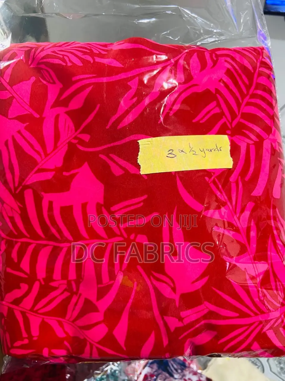🔥Vintage Crepe Fabric – GH₵30 Per Yard🔥