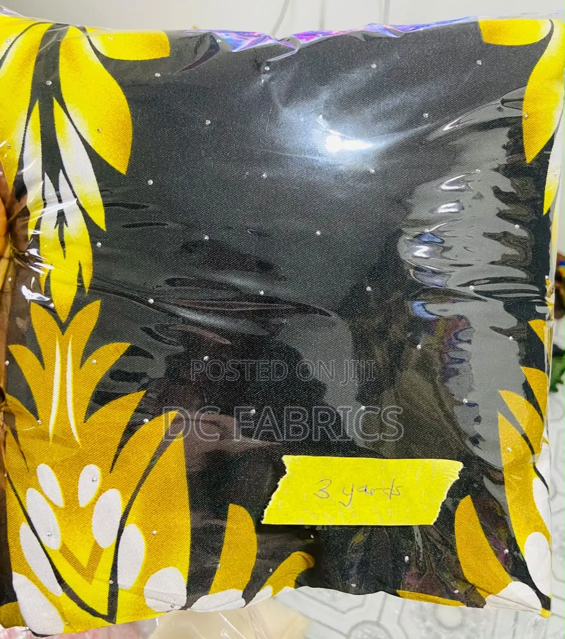 🔥Vintage Crepe Fabric – GH₵30 Per Yard🔥