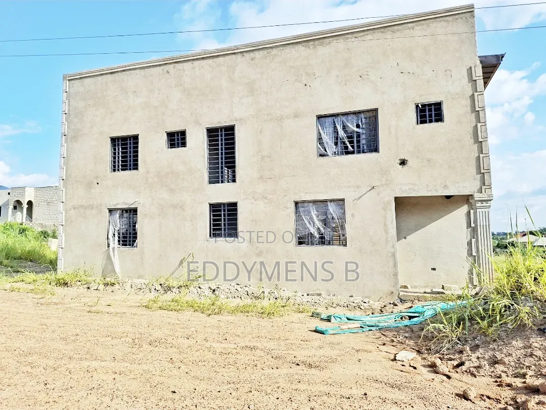 4bdrm Duplex in Kumasi Metropolitan for sale