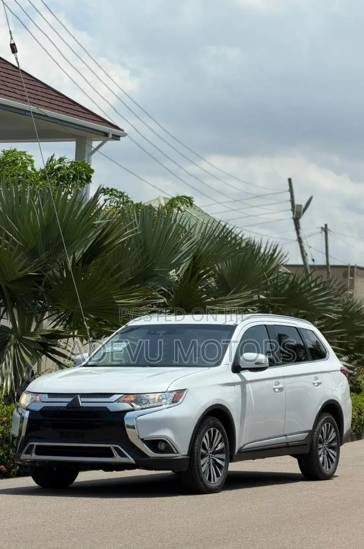 Mitsubishi Outlander LE S-AWC 2020 White