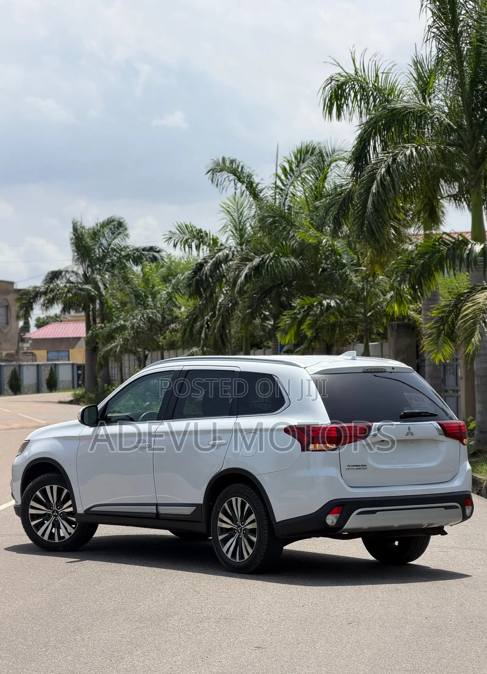 Mitsubishi Outlander LE S-AWC 2020 White
