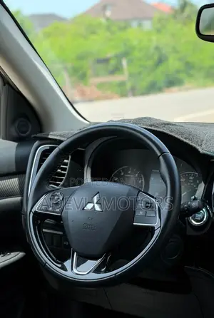 Mitsubishi Outlander LE S-AWC 2020 White