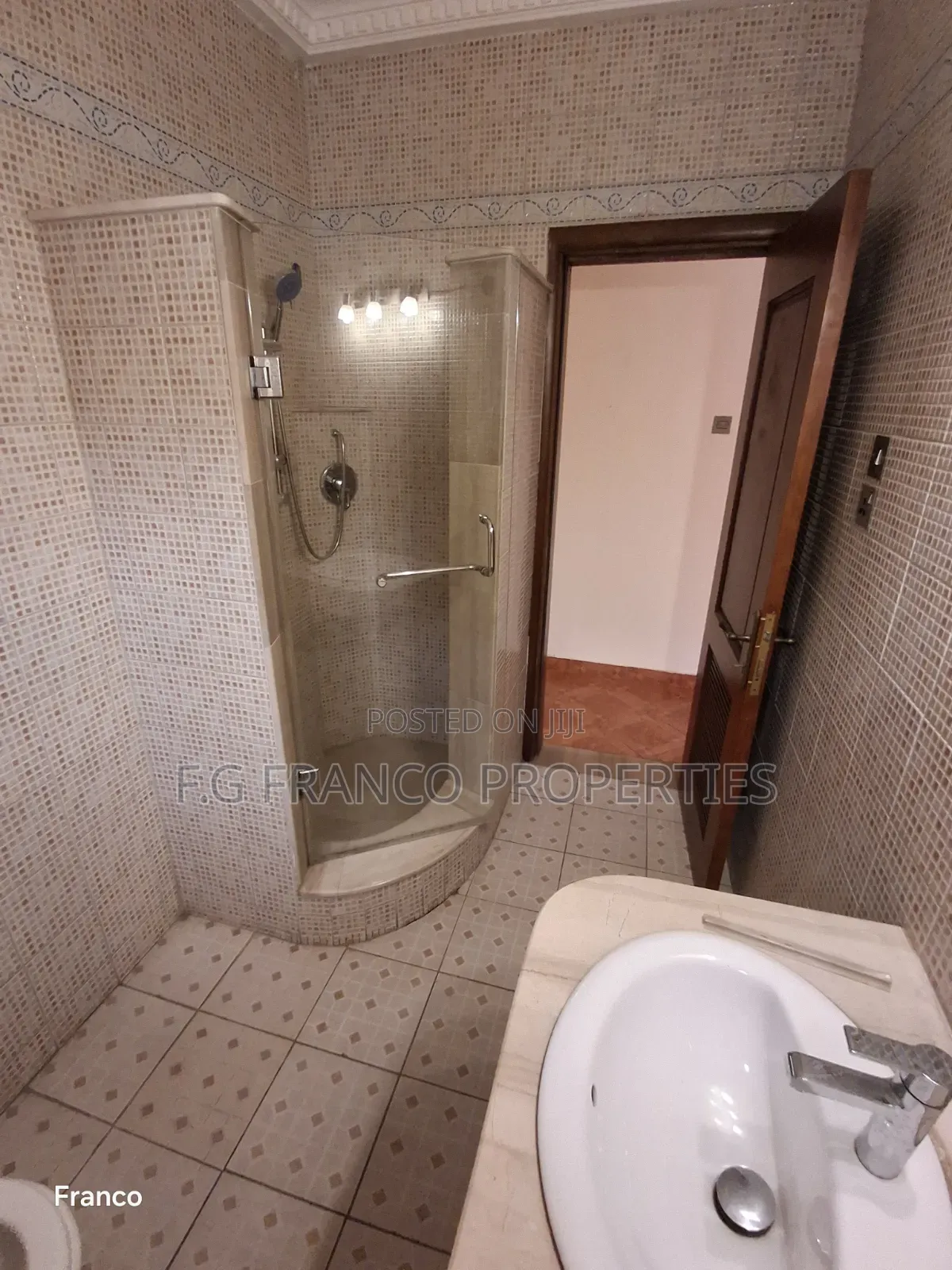 6bdrm House in Kg, Franco, Regimanuel Gray Estates for sale