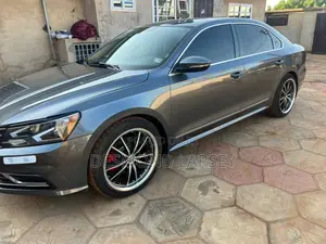 Volkswagen Passat 2017 Silver