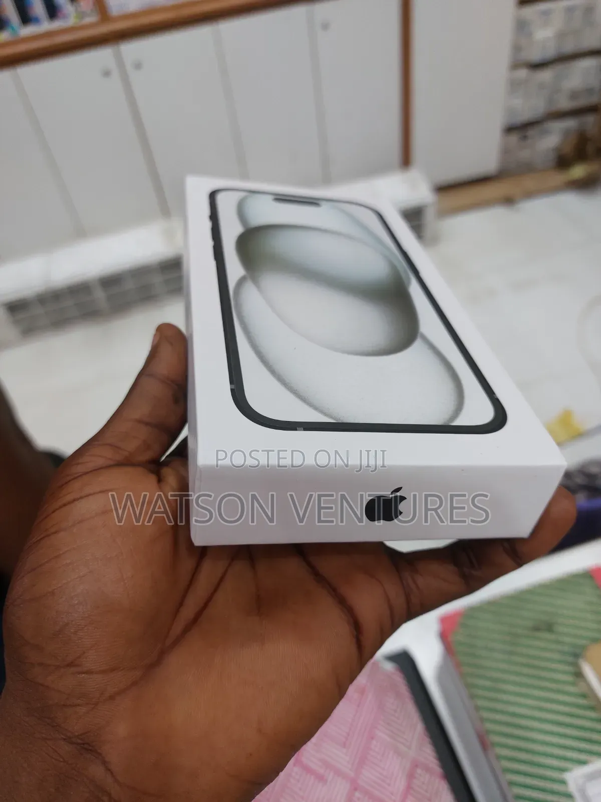 New Apple iPhone 16 Pro Max 256 GB Gold